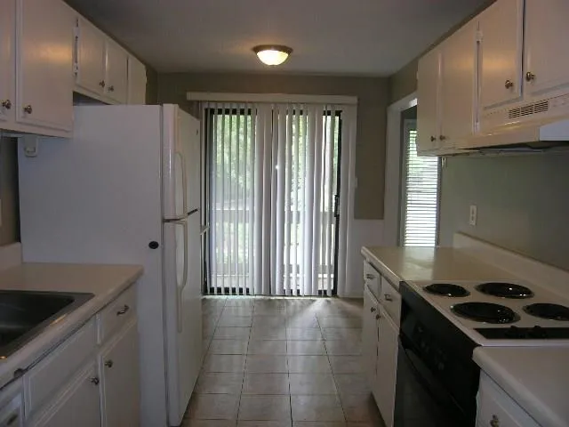 8740 Roswell Road Unit 3b, Sandy Springs, Georgia 30350, 3 Bedrooms Bedrooms, ,2 BathroomsBathrooms,Residential,Sold,8740 Roswell Road Unit 3b,5983033