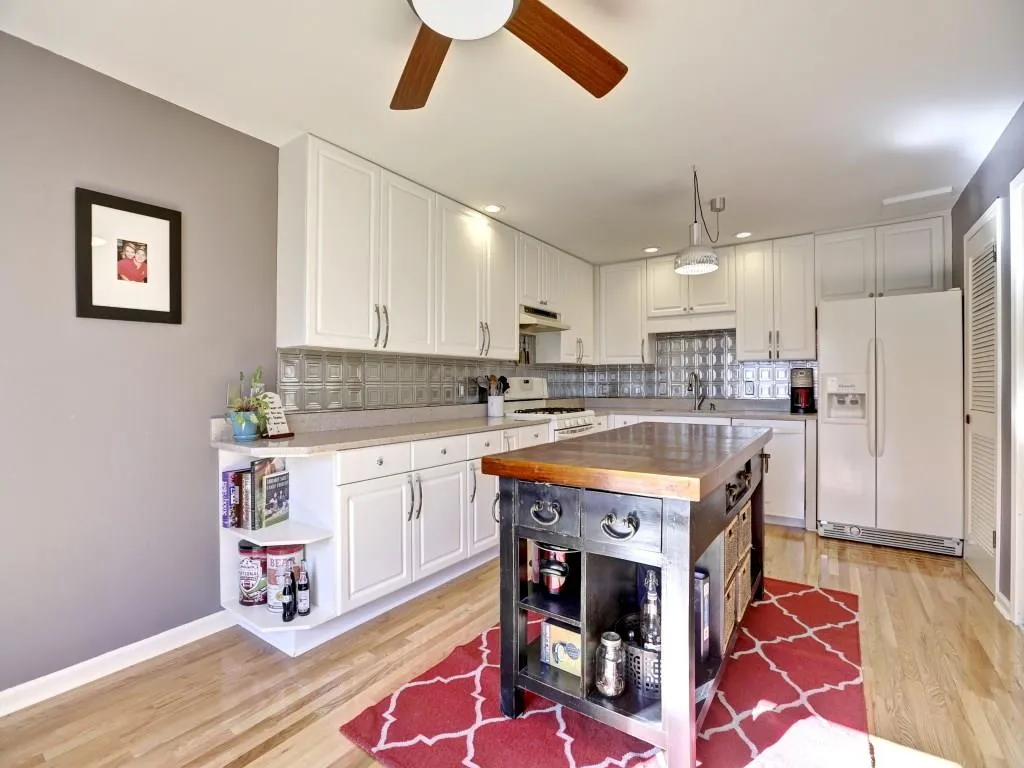 215 The South Chace Unit 215, Sandy Springs, Georgia 30328, 3 Bedrooms Bedrooms, ,2 BathroomsBathrooms,Residential,Sold,215 The South Chace Unit 215,5635842