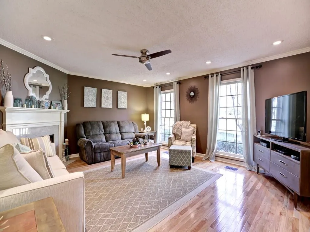 215 The South Chace Unit 215, Sandy Springs, Georgia 30328, 3 Bedrooms Bedrooms, ,2 BathroomsBathrooms,Residential,Sold,215 The South Chace Unit 215,5635842