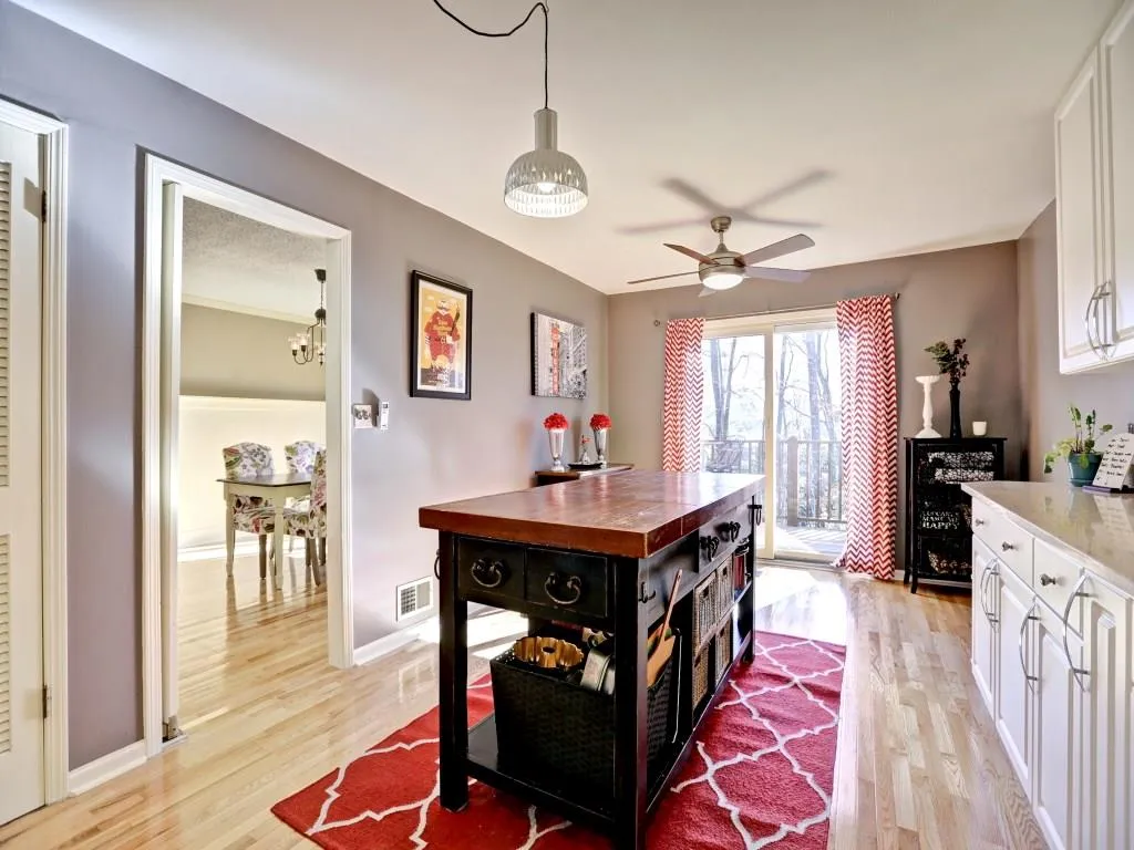 215 The South Chace Unit 215, Sandy Springs, Georgia 30328, 3 Bedrooms Bedrooms, ,2 BathroomsBathrooms,Residential,Sold,215 The South Chace Unit 215,5635842