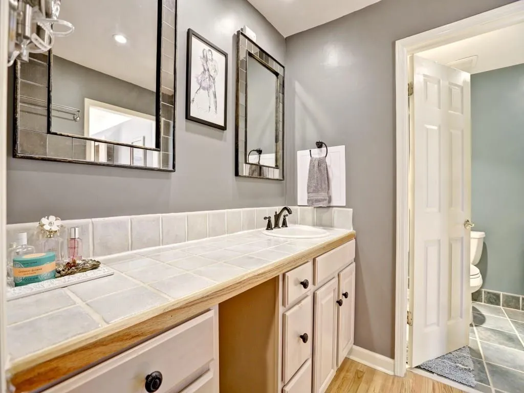 215 The South Chace Unit 215, Sandy Springs, Georgia 30328, 3 Bedrooms Bedrooms, ,2 BathroomsBathrooms,Residential,Sold,215 The South Chace Unit 215,5635842