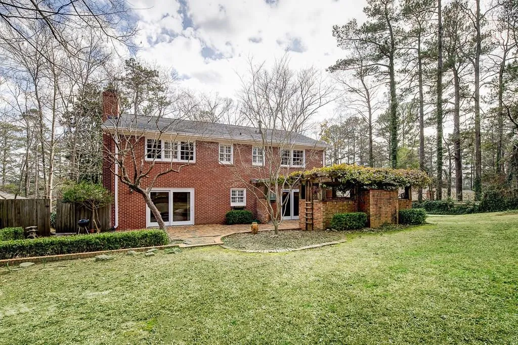 710 Spalding Drive, Sandy Springs, Georgia 30328, 4 Bedrooms Bedrooms, ,2 BathroomsBathrooms,Residential,Sold,710 Spalding Drive,5806900