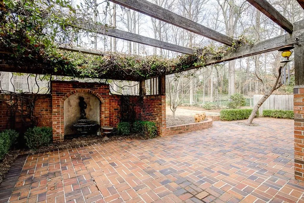710 Spalding Drive, Sandy Springs, Georgia 30328, 4 Bedrooms Bedrooms, ,2 BathroomsBathrooms,Residential,Sold,710 Spalding Drive,5806900