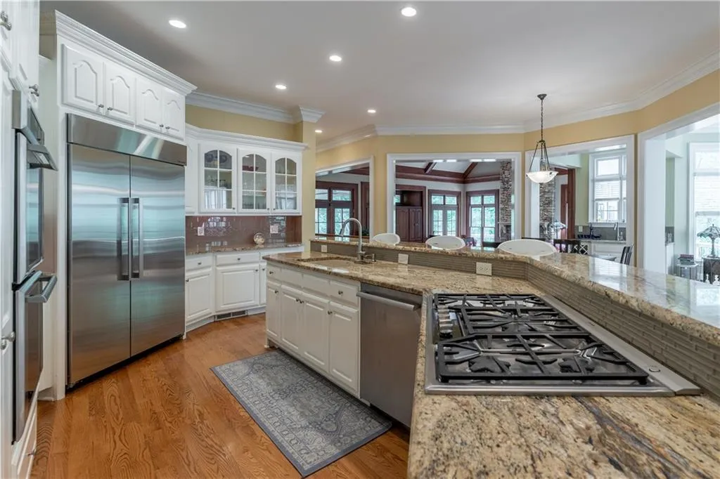 8470 Lazy Oaks Court, Sandy Springs, Georgia 30350, 8 Bedrooms Bedrooms, ,5 BathroomsBathrooms,Residential,For Sale,8470 Lazy Oaks Court,7582461