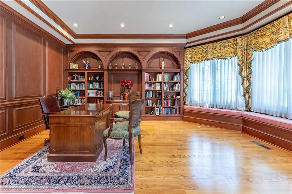 8470 Lazy Oaks Court, Sandy Springs, Georgia 30350, 8 Bedrooms Bedrooms, ,5 BathroomsBathrooms,Residential,For Sale,8470 Lazy Oaks Court,7582461