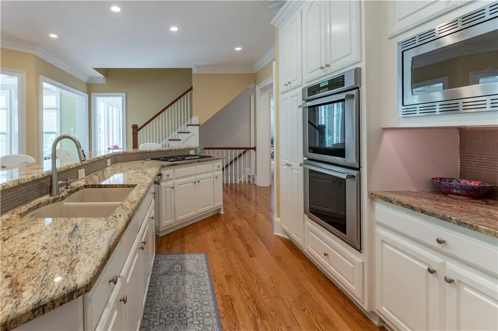 8470 Lazy Oaks Court, Sandy Springs, Georgia 30350, 8 Bedrooms Bedrooms, ,5 BathroomsBathrooms,Residential,For Sale,8470 Lazy Oaks Court,7582461