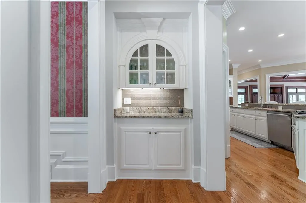 8470 Lazy Oaks Court, Sandy Springs, Georgia 30350, 8 Bedrooms Bedrooms, ,5 BathroomsBathrooms,Residential,For Sale,8470 Lazy Oaks Court,7582461