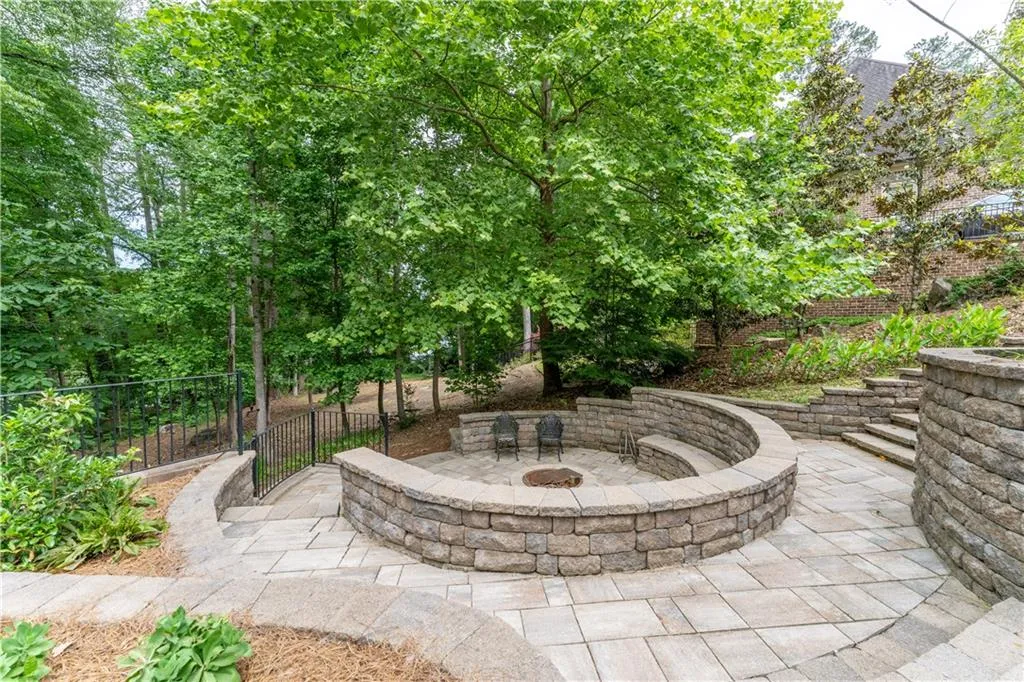 8470 Lazy Oaks Court, Sandy Springs, Georgia 30350, 8 Bedrooms Bedrooms, ,5 BathroomsBathrooms,Residential,For Sale,8470 Lazy Oaks Court,7582461