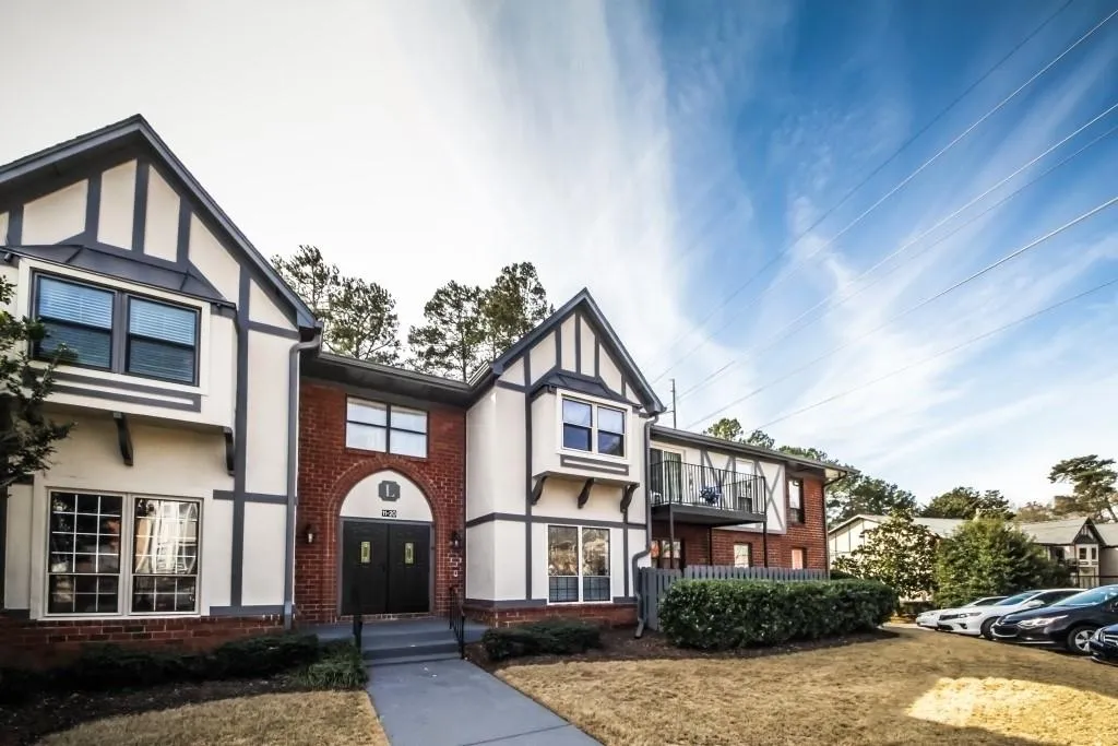 6851 Roswell Road Unit L-16, Sandy Springs, Georgia 30328, 3 Bedrooms Bedrooms, ,2 BathroomsBathrooms,Residential,Sold,6851 Roswell Road Unit L-16,6517748