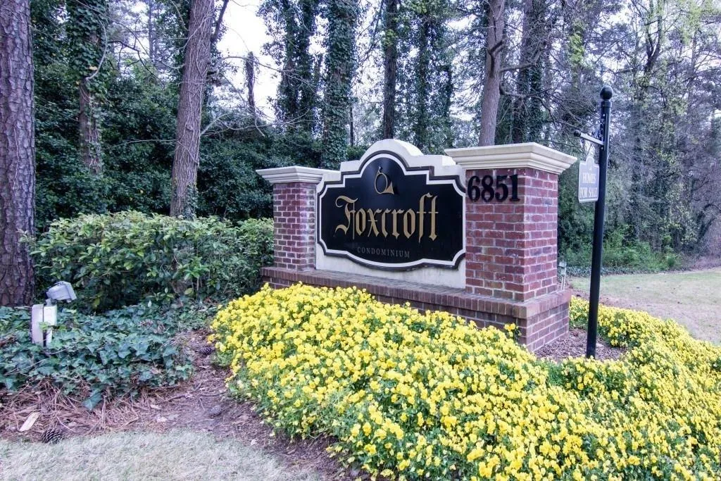 6851 Roswell Road Unit L-16, Sandy Springs, Georgia 30328, 3 Bedrooms Bedrooms, ,2 BathroomsBathrooms,Residential,Sold,6851 Roswell Road Unit L-16,6517748