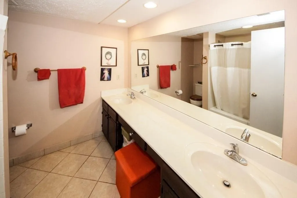 6851 Roswell Road Unit L-16, Sandy Springs, Georgia 30328, 3 Bedrooms Bedrooms, ,2 BathroomsBathrooms,Residential,Sold,6851 Roswell Road Unit L-16,6517748