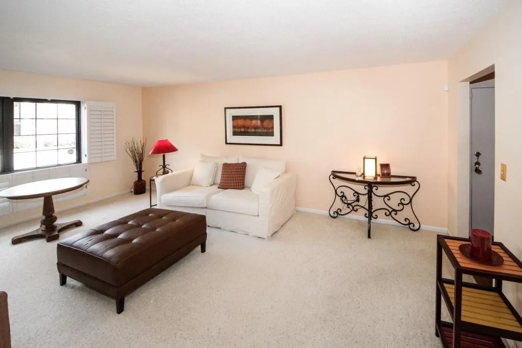 6851 Roswell Road Unit L-16, Sandy Springs, Georgia 30328, 3 Bedrooms Bedrooms, ,2 BathroomsBathrooms,Residential,Sold,6851 Roswell Road Unit L-16,6517748