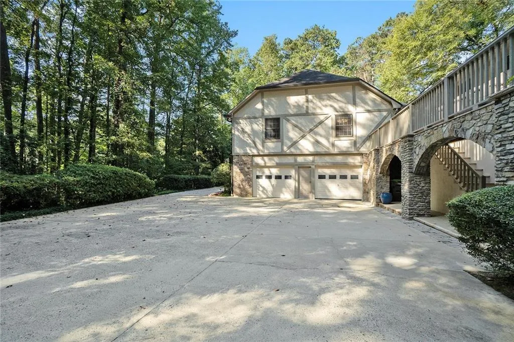 4635 Mount Paran Parkway, Atlanta, Georgia 30327, 4 Bedrooms Bedrooms, ,3 BathroomsBathrooms,Residential,For Sale,4635 Mount Paran Parkway,7653800