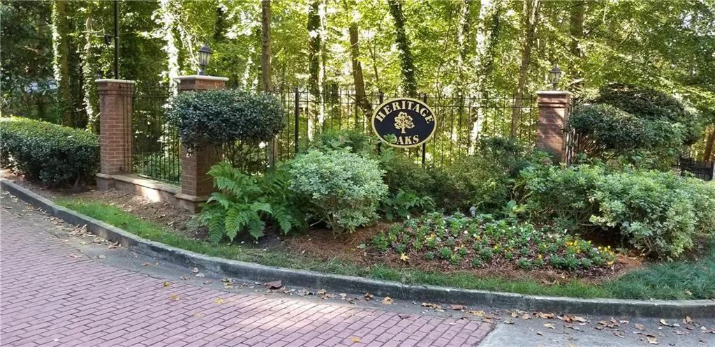 209 Bainbridge Drive, Sandy Springs, Georgia 30327, 2 Bedrooms Bedrooms, ,2 BathroomsBathrooms,Residential,Sold,209 Bainbridge Drive,6636876