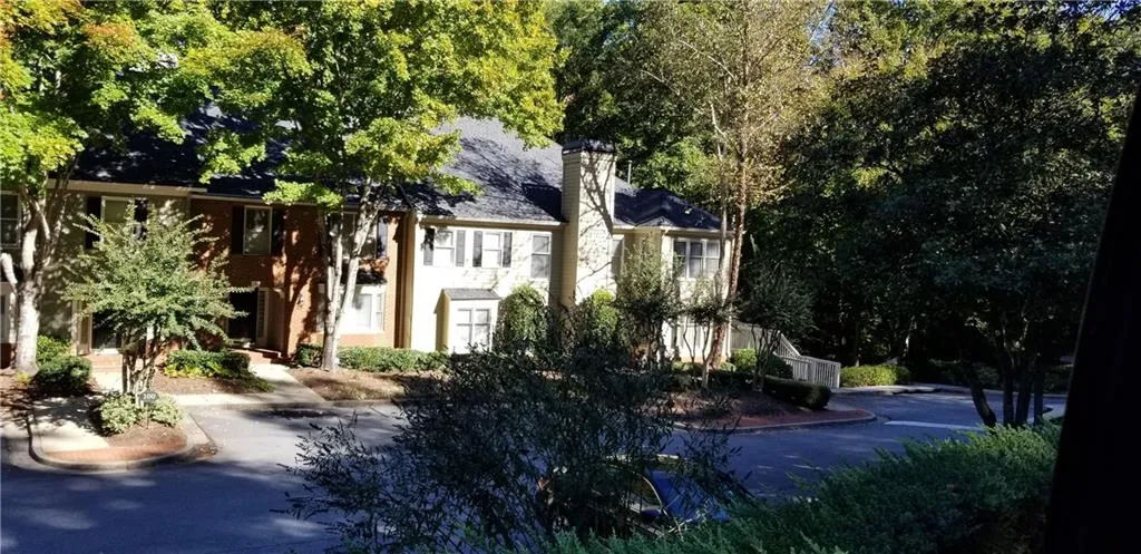 209 Bainbridge Drive, Sandy Springs, Georgia 30327, 2 Bedrooms Bedrooms, ,2 BathroomsBathrooms,Residential,Sold,209 Bainbridge Drive,6636876