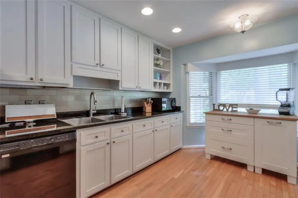 405 Bainbridge Drive, Atlanta, Georgia 30327, 4 Bedrooms Bedrooms, ,3 BathroomsBathrooms,Residential,Sold,405 Bainbridge Drive,6922669
