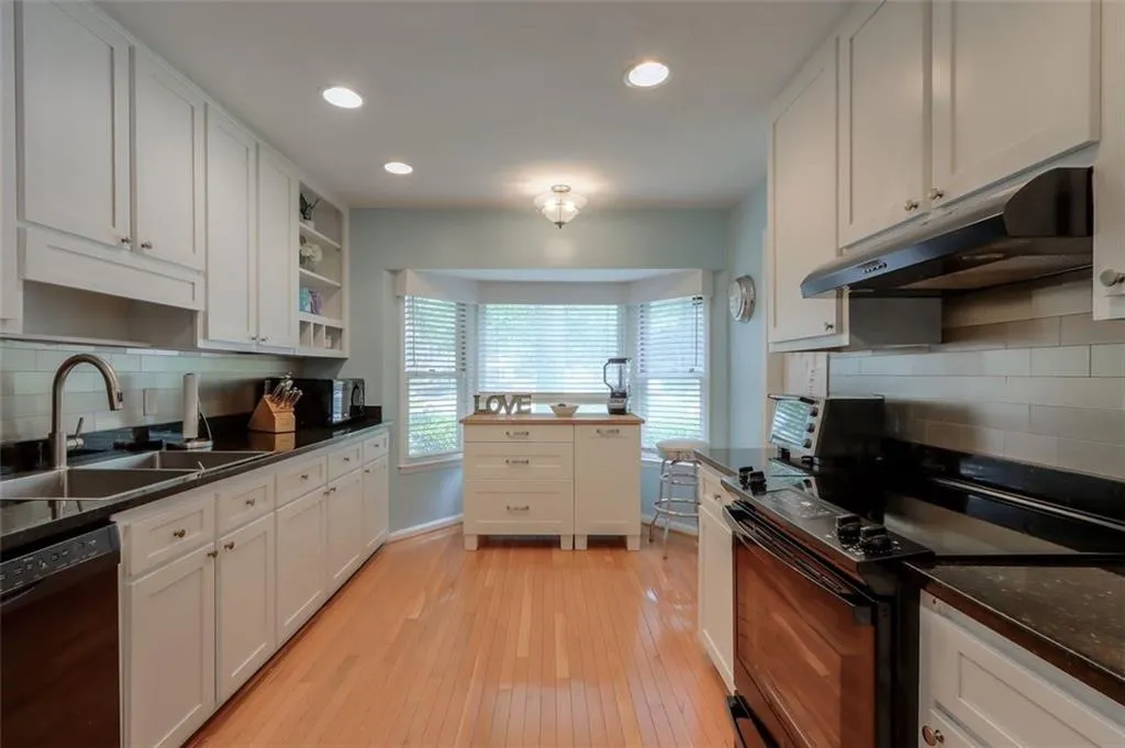 405 Bainbridge Drive, Atlanta, Georgia 30327, 4 Bedrooms Bedrooms, ,3 BathroomsBathrooms,Residential,Sold,405 Bainbridge Drive,6922669