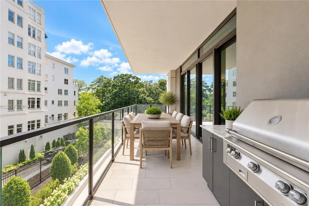 2520 Peachtree Road Nw Unit 403, Atlanta, Georgia 30305, 3 Bedrooms Bedrooms, 0 ,3 BathroomsBathrooms,Residential,For Sale,2520 Peachtree Road Nw Unit 403,7838863