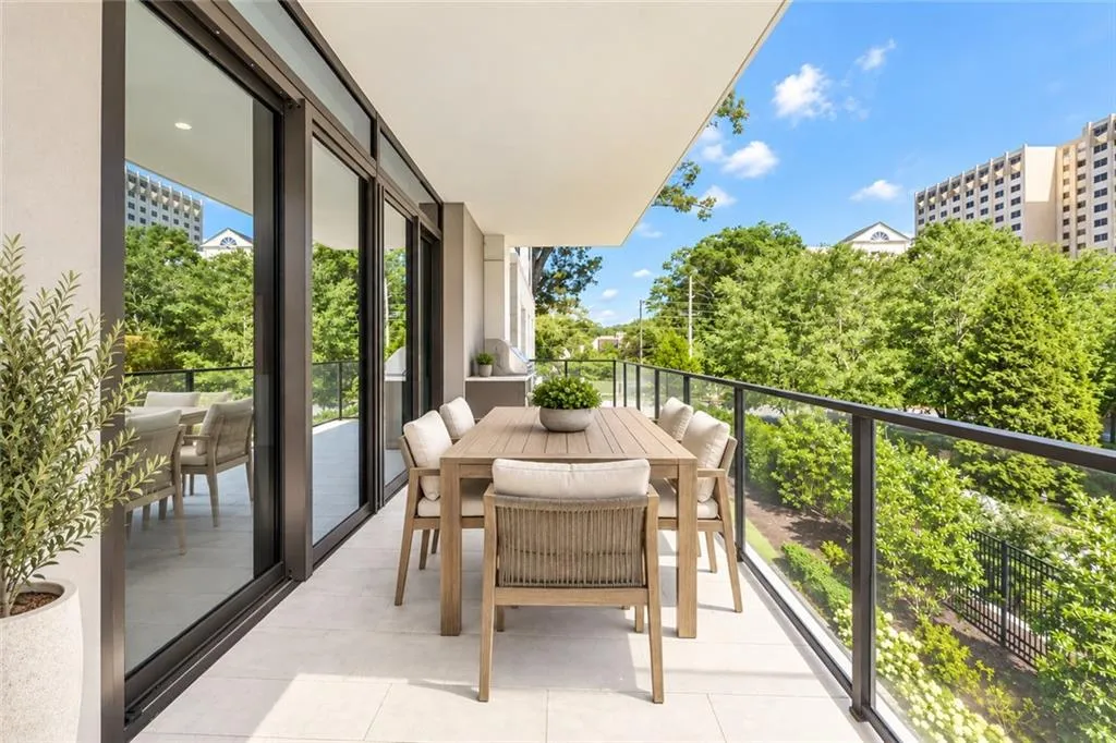 2520 Peachtree Road Nw Unit 403, Atlanta, Georgia 30305, 3 Bedrooms Bedrooms, 0 ,3 BathroomsBathrooms,Residential,For Sale,2520 Peachtree Road Nw Unit 403,7838863