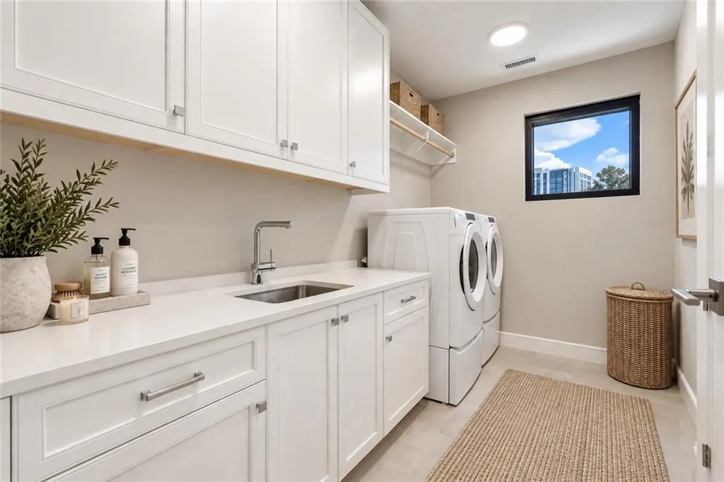 2520 Peachtree Road Nw Unit 403, Atlanta, Georgia 30305, 3 Bedrooms Bedrooms, 0 ,3 BathroomsBathrooms,Residential,For Sale,2520 Peachtree Road Nw Unit 403,7838863