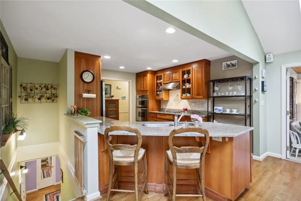 560 High Point Lane, Sandy Springs, Georgia 30342, 4 Bedrooms Bedrooms, ,3 BathroomsBathrooms,Residential,Sold,560 High Point Lane,7057377