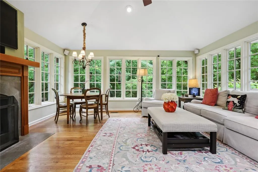 560 High Point Lane, Sandy Springs, Georgia 30342, 4 Bedrooms Bedrooms, ,3 BathroomsBathrooms,Residential,Sold,560 High Point Lane,7057377