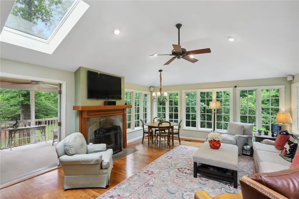 560 High Point Lane, Sandy Springs, Georgia 30342, 4 Bedrooms Bedrooms, ,3 BathroomsBathrooms,Residential,Sold,560 High Point Lane,7057377