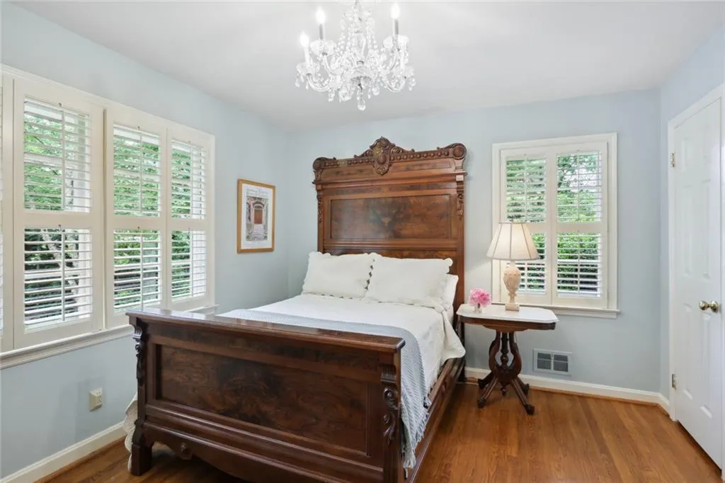 560 High Point Lane, Sandy Springs, Georgia 30342, 4 Bedrooms Bedrooms, ,3 BathroomsBathrooms,Residential,Sold,560 High Point Lane,7057377