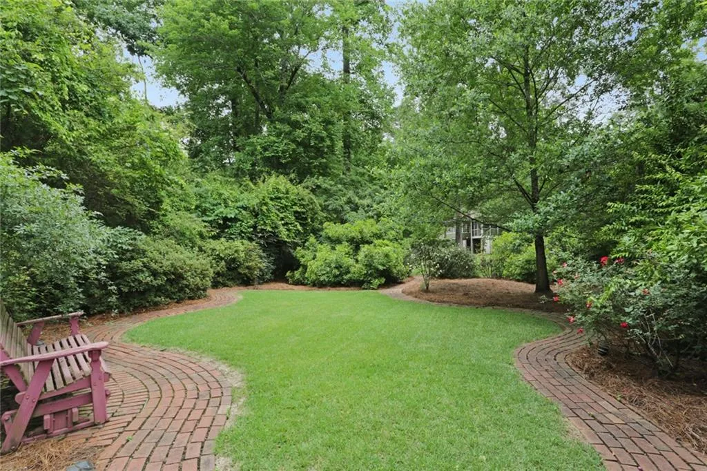 560 High Point Lane, Sandy Springs, Georgia 30342, 4 Bedrooms Bedrooms, ,3 BathroomsBathrooms,Residential,Sold,560 High Point Lane,7057377