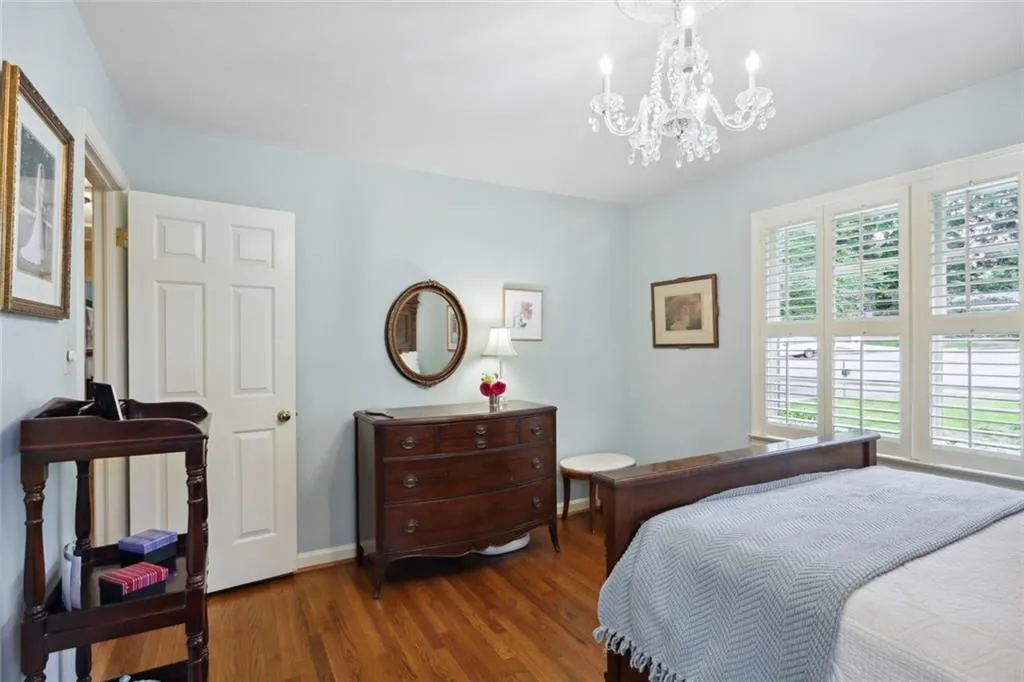 560 High Point Lane, Sandy Springs, Georgia 30342, 4 Bedrooms Bedrooms, ,3 BathroomsBathrooms,Residential,Sold,560 High Point Lane,7057377