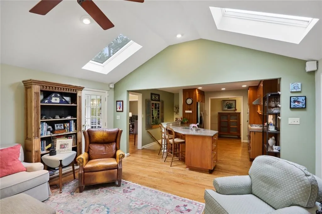 560 High Point Lane, Sandy Springs, Georgia 30342, 4 Bedrooms Bedrooms, ,3 BathroomsBathrooms,Residential,Sold,560 High Point Lane,7057377