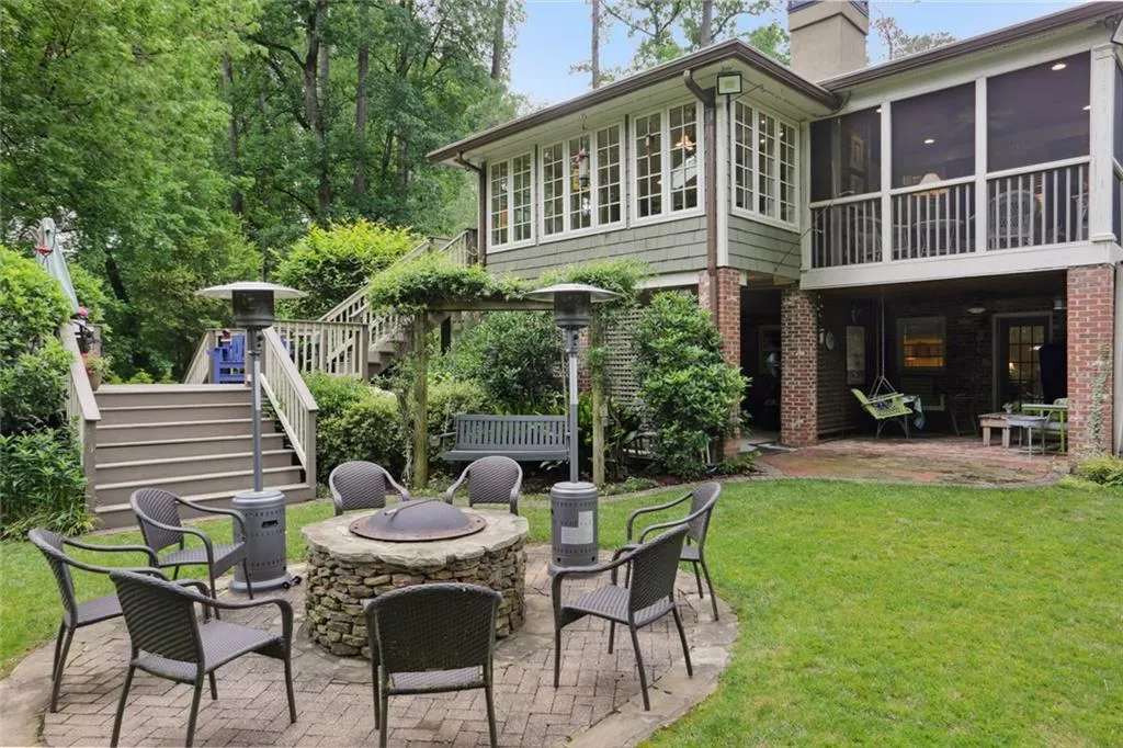 560 High Point Lane, Sandy Springs, Georgia 30342, 4 Bedrooms Bedrooms, ,3 BathroomsBathrooms,Residential,Sold,560 High Point Lane,7057377