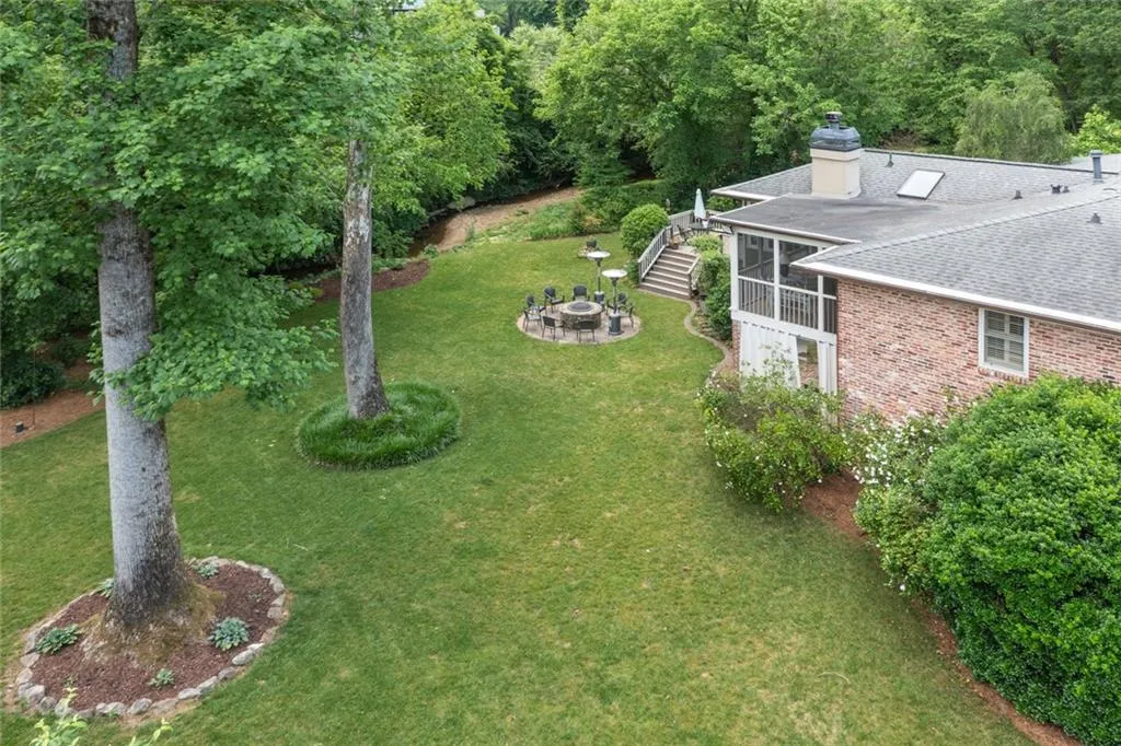 560 High Point Lane, Sandy Springs, Georgia 30342, 4 Bedrooms Bedrooms, ,3 BathroomsBathrooms,Residential,Sold,560 High Point Lane,7057377