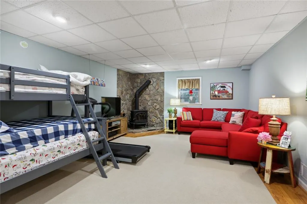 560 High Point Lane, Sandy Springs, Georgia 30342, 4 Bedrooms Bedrooms, ,3 BathroomsBathrooms,Residential,Sold,560 High Point Lane,7057377