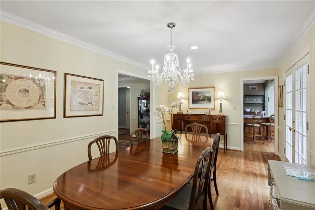 560 High Point Lane, Sandy Springs, Georgia 30342, 4 Bedrooms Bedrooms, ,3 BathroomsBathrooms,Residential,Sold,560 High Point Lane,7057377
