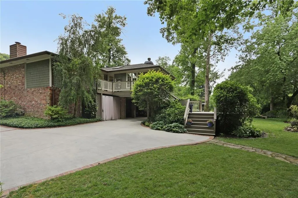 560 High Point Lane, Sandy Springs, Georgia 30342, 4 Bedrooms Bedrooms, ,3 BathroomsBathrooms,Residential,Sold,560 High Point Lane,7057377