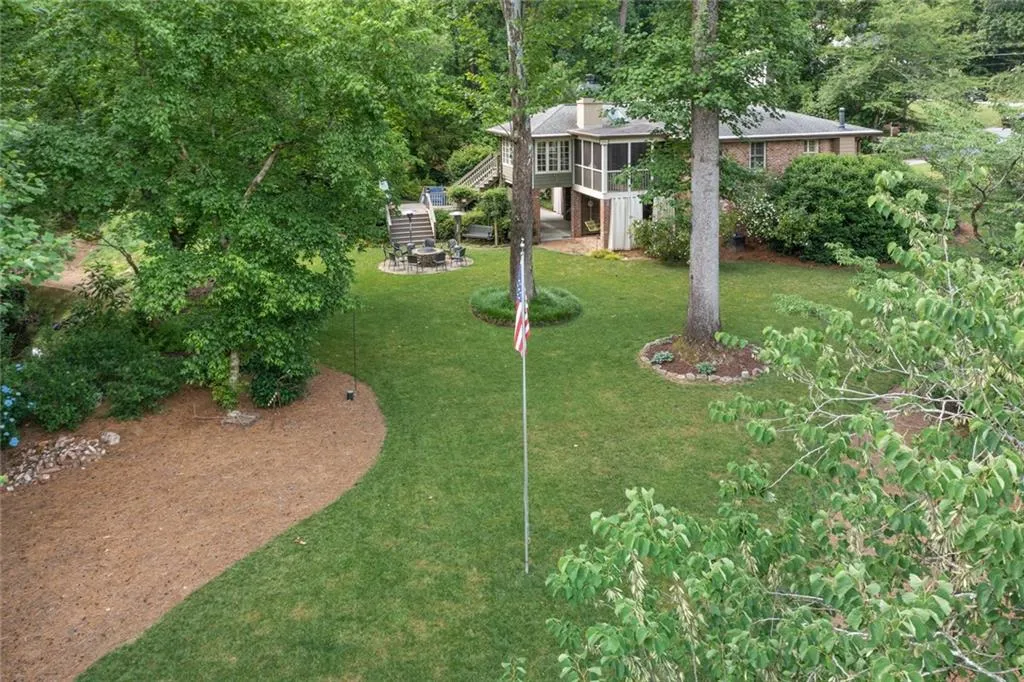 560 High Point Lane, Sandy Springs, Georgia 30342, 4 Bedrooms Bedrooms, ,3 BathroomsBathrooms,Residential,Sold,560 High Point Lane,7057377