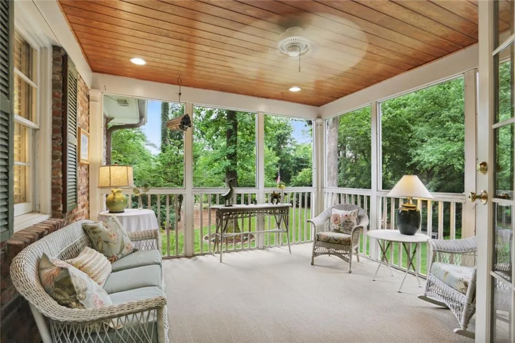 560 High Point Lane, Sandy Springs, Georgia 30342, 4 Bedrooms Bedrooms, ,3 BathroomsBathrooms,Residential,Sold,560 High Point Lane,7057377