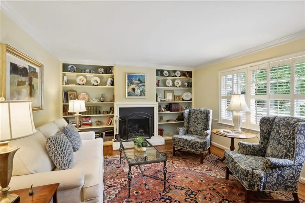 560 High Point Lane, Sandy Springs, Georgia 30342, 4 Bedrooms Bedrooms, ,3 BathroomsBathrooms,Residential,Sold,560 High Point Lane,7057377