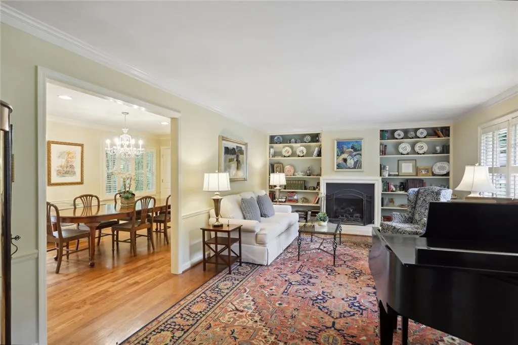 560 High Point Lane, Sandy Springs, Georgia 30342, 4 Bedrooms Bedrooms, ,3 BathroomsBathrooms,Residential,Sold,560 High Point Lane,7057377