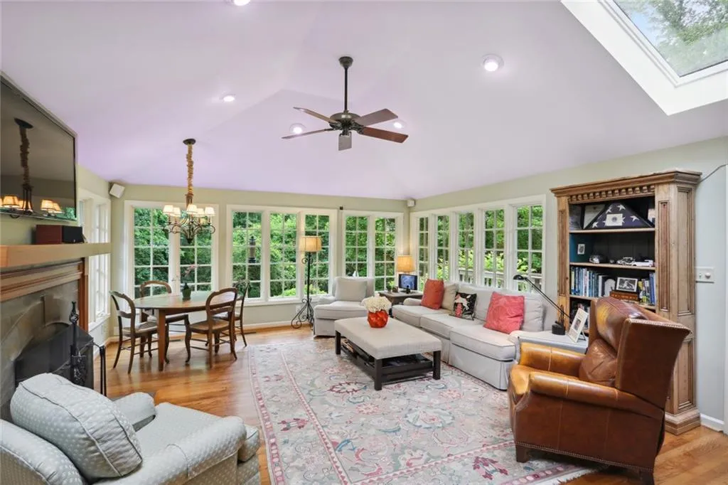 560 High Point Lane, Sandy Springs, Georgia 30342, 4 Bedrooms Bedrooms, ,3 BathroomsBathrooms,Residential,Sold,560 High Point Lane,7057377