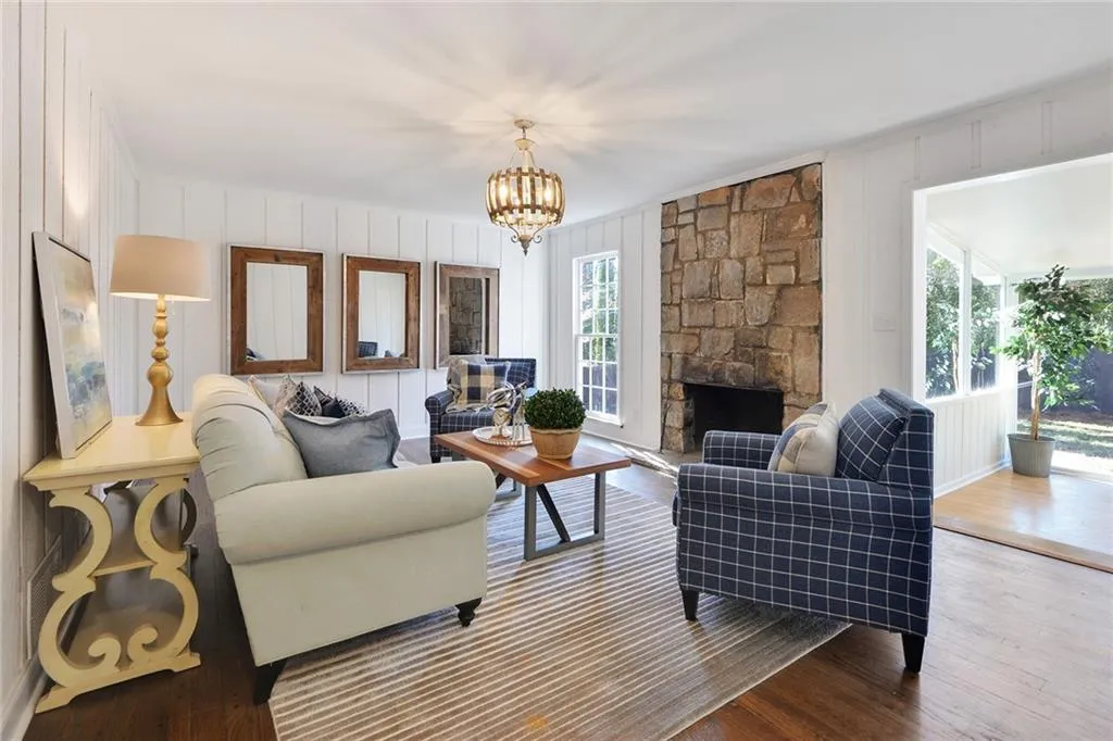 7250 Hunters Branch Drive, Atlanta, Georgia 30328, 4 Bedrooms Bedrooms, ,2 BathroomsBathrooms,Residential,Sold,7250 Hunters Branch Drive,6663277
