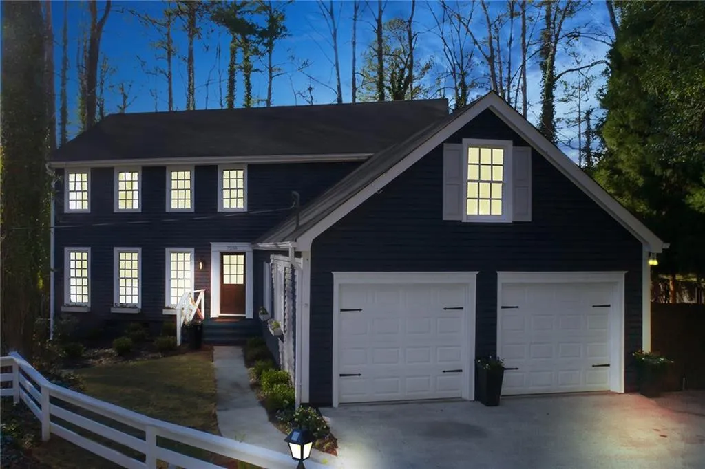 7250 Hunters Branch Drive, Atlanta, Georgia 30328, 4 Bedrooms Bedrooms, ,2 BathroomsBathrooms,Residential,Sold,7250 Hunters Branch Drive,6663277
