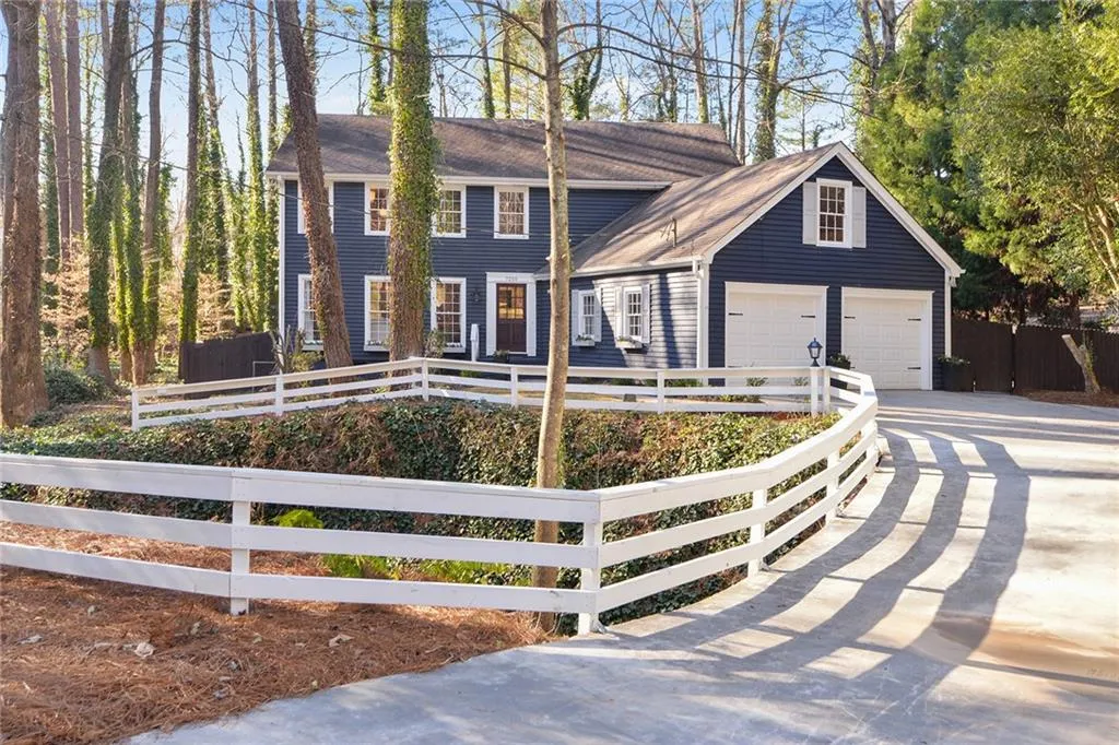 7250 Hunters Branch Drive, Atlanta, Georgia 30328, 4 Bedrooms Bedrooms, ,2 BathroomsBathrooms,Residential,Sold,7250 Hunters Branch Drive,6663277