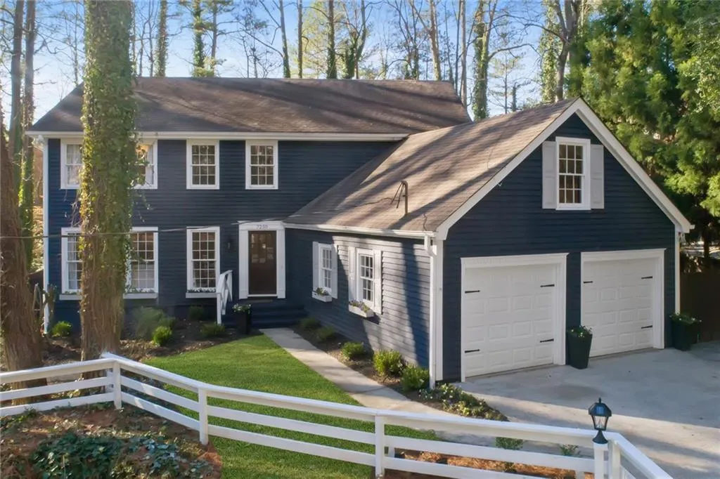 7250 Hunters Branch Drive, Atlanta, Georgia 30328, 4 Bedrooms Bedrooms, ,2 BathroomsBathrooms,Residential,Sold,7250 Hunters Branch Drive,6663277