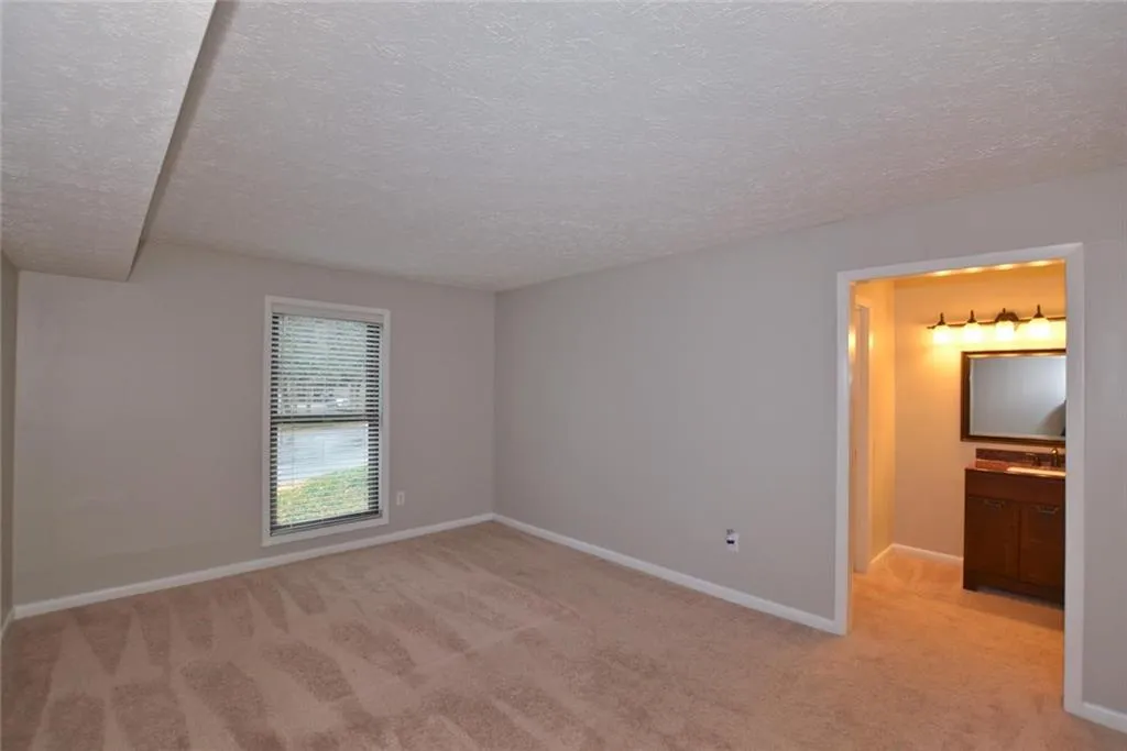 8740 Roswell Road Unit 5f, Atlanta, Georgia 30350, 2 Bedrooms Bedrooms, ,2 BathroomsBathrooms,Residential,Sold,8740 Roswell Road Unit 5f,6109005