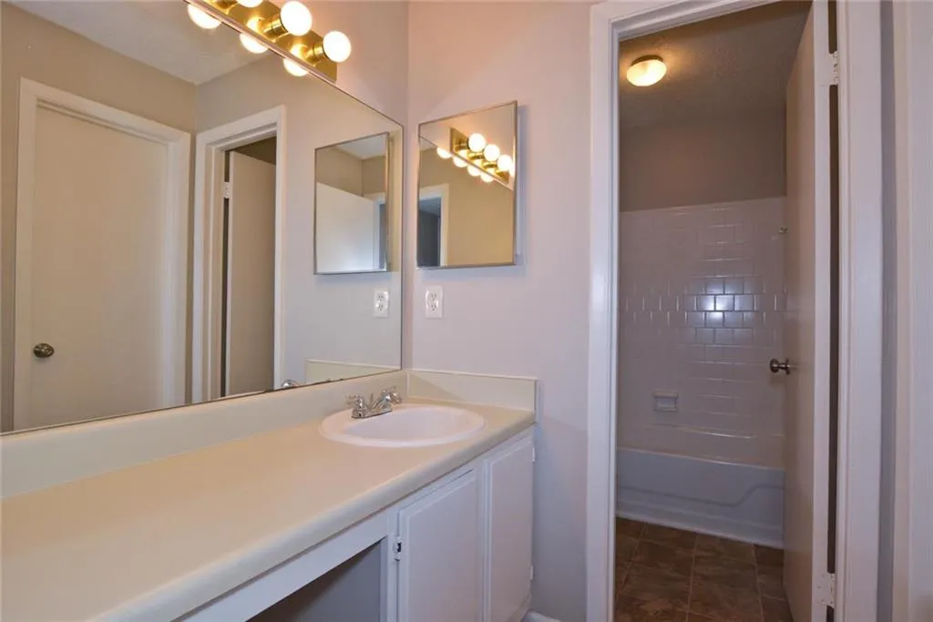 8740 Roswell Road Unit 5f, Atlanta, Georgia 30350, 2 Bedrooms Bedrooms, ,2 BathroomsBathrooms,Residential,Sold,8740 Roswell Road Unit 5f,6109005