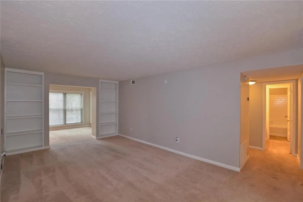 8740 Roswell Road Unit 5f, Atlanta, Georgia 30350, 2 Bedrooms Bedrooms, ,2 BathroomsBathrooms,Residential,Sold,8740 Roswell Road Unit 5f,6109005