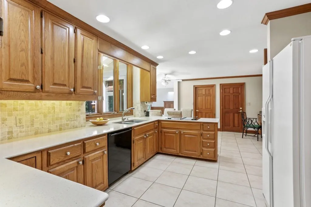 380 Spindle Court, Sandy Springs, Georgia 30350, 6 Bedrooms Bedrooms, ,5 BathroomsBathrooms,Residential,Sold,380 Spindle Court,6613197