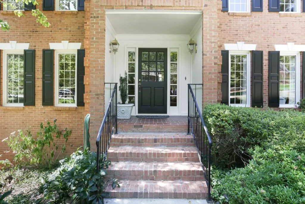 380 Spindle Court, Sandy Springs, Georgia 30350, 6 Bedrooms Bedrooms, ,5 BathroomsBathrooms,Residential,Sold,380 Spindle Court,6613197